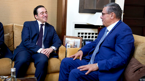 El ministro Albares junto al primer ministro marroqu&iacute; 