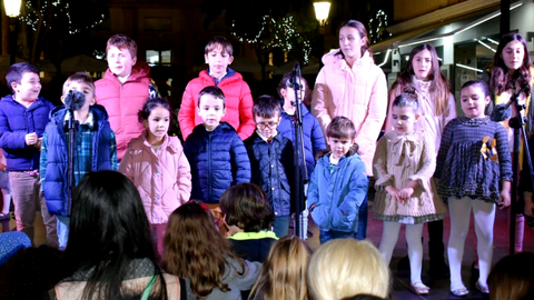 Los coros infantiles han actuado en la cita / Rafa B&aacute;ez