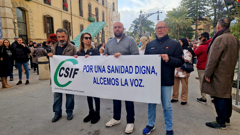 Los representantes de CSIF en la manifestaci&oacute;n por una Sanidad Digna en Ceuta / Laura Ortiz