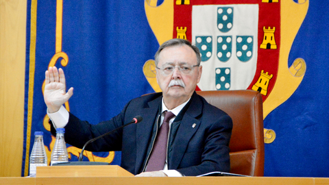 Juan Vivas durante una sesi&oacute;n plenaria / Alejandro Castillo