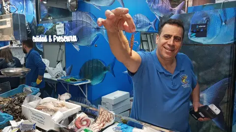 Youness nos muestra parte del g&eacute;nero/ Juanjo Coronado