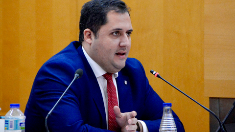 Alejandro Ram&iacute;rez, consejero de Fomento, durante una de sus intervenciones plenarias / Alejandro Castillo