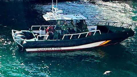 Embarcacion de la Guardia Civil en el foso/ Archivo