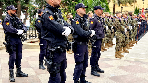 Izado de Bandera por el Bicentenario de la Polic&iacute;a Nacional / Archivo