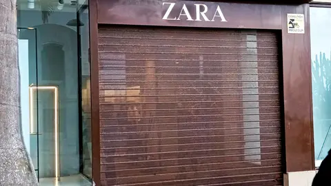 Zara cerrada / C&eacute;sar Mart&iacute;n