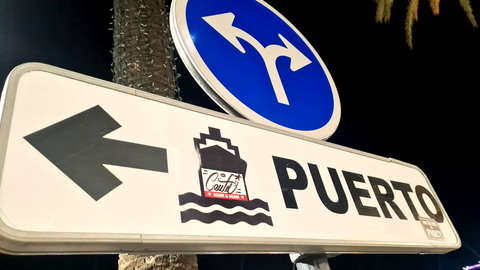 Se&ntilde;al de tr&aacute;fico que dirige a la Estaci&oacute;n Mar&iacute;tima de Ceuta _ Puerto