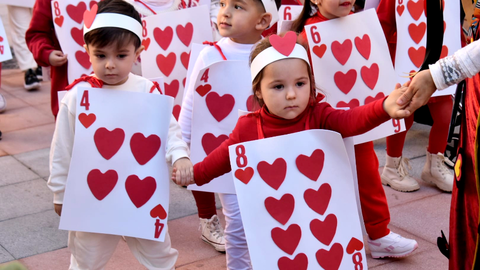 El CEIP Valle Incl&aacute;n ha celebrado este martes su pasacalles de Carnaval por el Mixto / Rafa B&aacute;ez