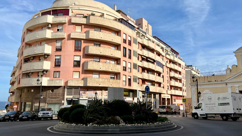 Edificio Joaqu&iacute;n Larios, el antiguo "Patio de la Vi&ntilde;a" ceuti/ Dani Hern&aacute;ndez