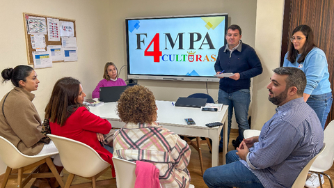 El PSOE durante su reuni&oacute;n con la FAMPA 4 Culturas / PSOE