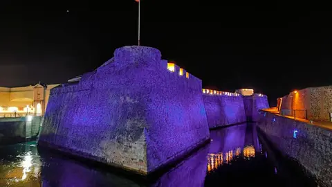 MURALLAS MORADAS