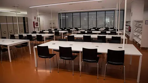  Puestos de estudio y lectura en la Biblioteca Miguel &Aacute;ngel Blanco./archivo 