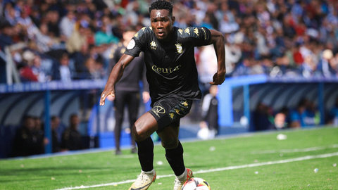 Uche durante el encuentro entre el Recre y la AD Ceuta FC