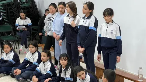 Los alumnos del Santa Amelia, durante un momento del ensayo/ Dani Hern&aacute;ndez