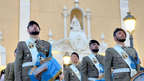 Arriado de Bandera por el aniversario del Regimiento de Caballer&iacute;a Montesa - 3 . Dani Hern&aacute;dez