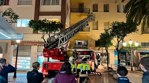 Actuaci&oacute;n de los Bomberos en la Plaza de Correos / Daniel Hern&aacute;ndez