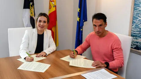 Momento de la firma del convenio/ Cedida