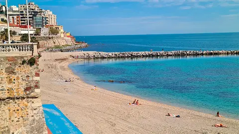 Gente en la playa / Rafa B&aacute;ez