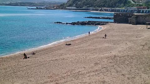 Gente en la playa / Rafa B&aacute;ez