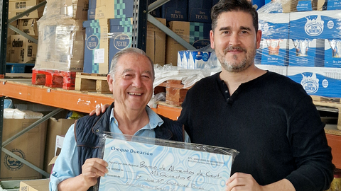 Jos&eacute; Mar&iacute;a Guti&eacute;rrez dona 1500 &euro; al Banco de Alimentos gracias a la venta de su cuento solidario 'Guardianes de la Fantas&iacute;a'