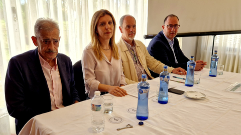 La directora general de Medio Ambiente junto al director t&eacute;cnico del proyecto (ambos en el centro de la imagen) / Laura Ortiz