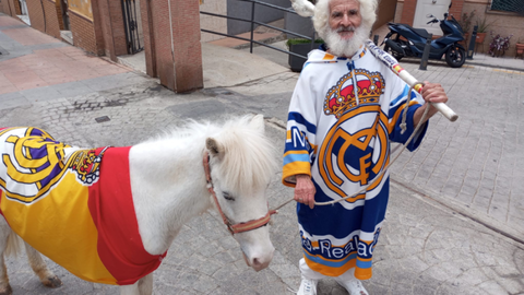 Dud&uacute; y Furia: no pod&iacute;an faltar en la celebraci&oacute;n del Madrid/ Juanjo Coronado