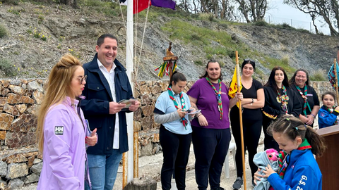 El Grupo Scout de Ceuta ha entregado un reconocimiento al consejero de Medio Ambiente y la directora general de Planificaci&oacute;n / Marina Zapico