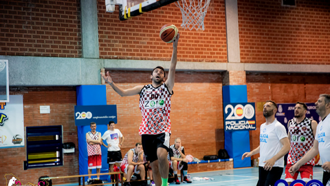 Arranca el Torneo de Baloncesto por el Bicentenario de la Polic&iacute;a Nacional. Fot&oacute;grafos Solidarios