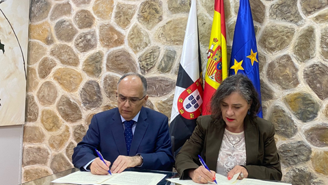 Momento de la firma del convenio/ Cedida