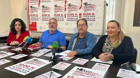 De izquierda a derecha, Claudia Gonz&aacute;lez y Emilio Postigo (CCOO), Juan Carlos P&eacute;rez y Yolanda Aparicio (UGT)/ Dani Hern&aacute;ndez