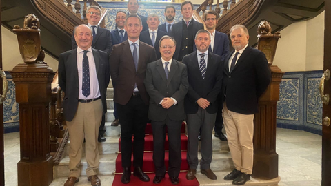 Foto de familia tras la presentaci&oacute;n del acuerdo/ Cedida