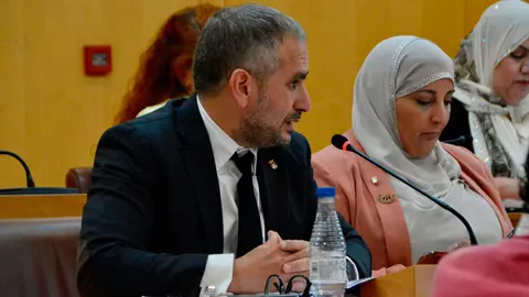 El diputado Mohamed Mohamed Ali Duas, durante una de sus intervenciones plenarias / Archivo