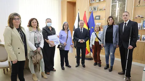 Recepci&oacute;n del presidente de la Ciudad Aut&oacute;noma a la delegaci&oacute;n del CERMI