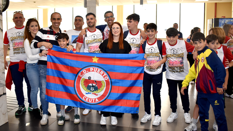 Fiesta del CD Puerto Atl&eacute;tico tras ganar la Liga en el Grupo V de Divisi&oacute;n de Honor de Juveniles