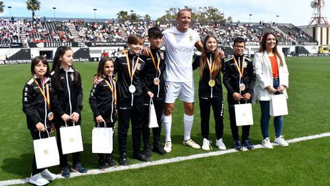 El k&aacute;rate caballa recibe un merecido homenaje en el Murube. Foto: Rafa B&aacute;ez