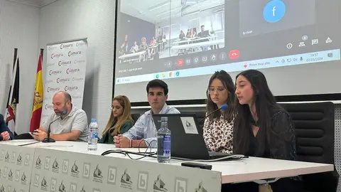  Luciano Miguel Tobaria, Almudena Parra, Jos&eacute; Ignacio S&aacute;nchez, Marta Casado y Roc&iacute;o Berm&uacute;dez en la VII Feria de la FP Dual 