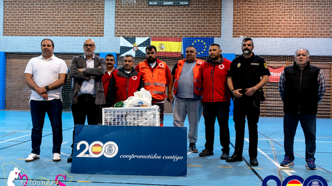 La Polic&iacute;a Nacional y la Federaci&oacute;n recaudan casi 300 kilos en el Torneo de Baloncesto por el Bicentenario 