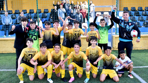 El CD Manzanera, campe&oacute;n de la Liga Alev&iacute;n de F&uacute;tbol 8