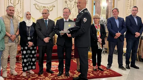 Reconocimiento a funcionarios por sus a&ntilde;os de servicio / Daniel Hern&aacute;ndez