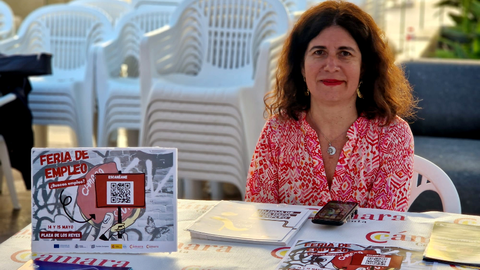 M&ordf; &Aacute;ngeles Jim&eacute;nez, responsable de Inserta Empleo, en el stand de la entidad en la VIII Feria de Empleo / Laura Ortiz