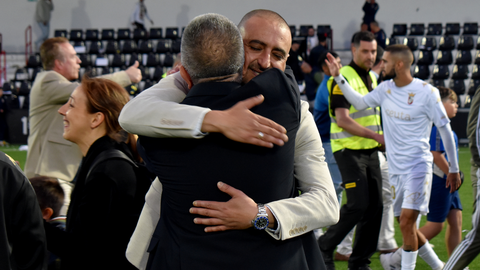 El presidente de la AD Ceuta FC celebra el pase a playoff. Foto: Laura Ortiz