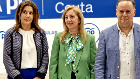 La candidata a las elecciones Europeas del PP de Ceuta junto ala coordinadora de campa&ntilde;a y el diputado en el Congreso