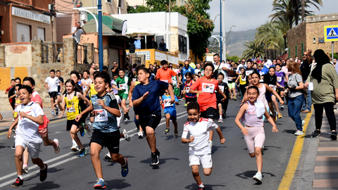 Carrera Solidaria en la barriada de Had&uacute;. Foto: Rafa B&aacute;ez