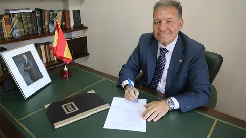 Enrique Roviralta, presidente del Colegio de M&eacute;dicos de Ceuta