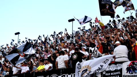 Aficionados del Ceuta, ayer en el Murube/ Rafa B&aacute;ez