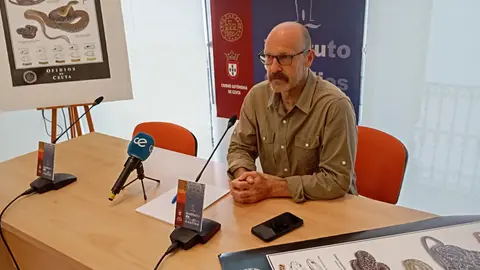 Sa&uacute;l Yubero, durante la presentaci&oacute;n/ Juanjo Coronado