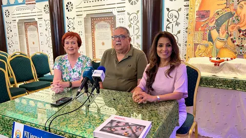 Edith Rivas, Ramesh Chandiramani y Pamela Kishore durante la presentaci&oacute;n/ Dani Hern&aacute;ndez