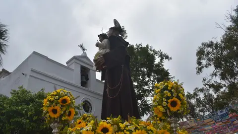 La imagen de San Antonio, en procesi&oacute;n/ Rafa B&aacute;ez