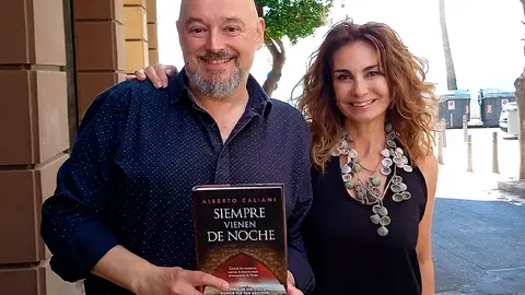 Alberto Mart&iacute;nez y Tula Fern&aacute;ndez, escritores / C&eacute;sar Mart&iacute;n