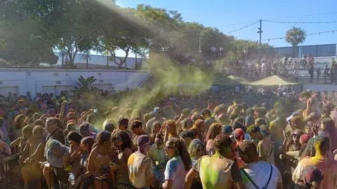 Holi / C&eacute;sar Mart&iacute;n
