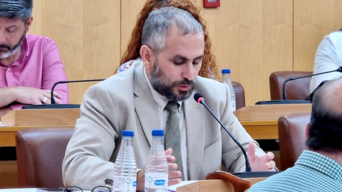 El diputado de MDYC durante su intervenci&oacute;n en la sesi&oacute;n plenaria de este jueves / Laura Ortiz